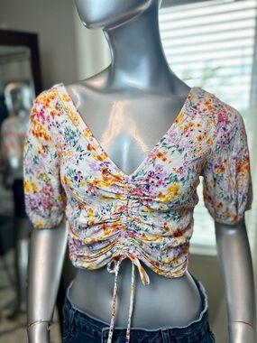 H&M White Floral Ruched V-Neck Crop Top Medium Boho